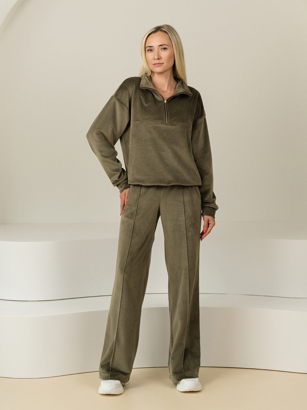 Veliūrinės laisvalaikio kelnės "Soft shine olive" (XL dydis)
