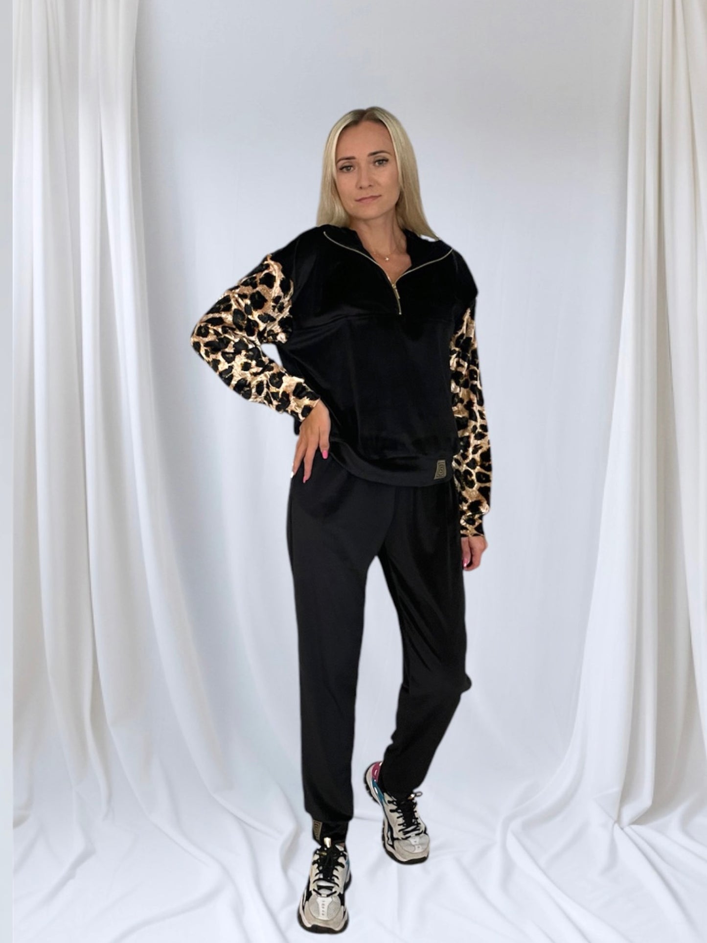 Velour tracksuit for women "Soft Leo black"