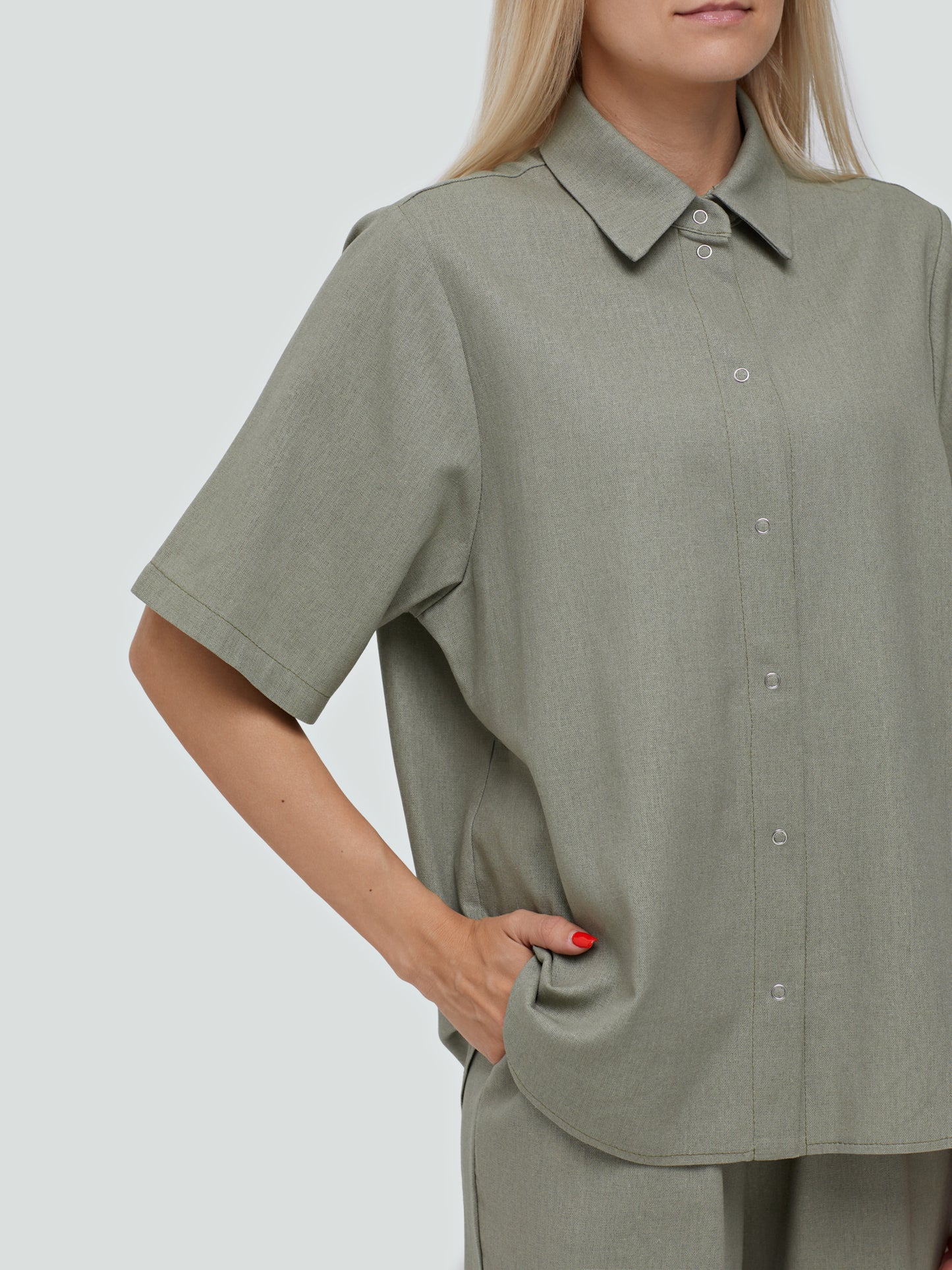 Kostiumas moterims su kelnėmis ir marškiniais trumpomis rankovėmis "Linen & Viscose"