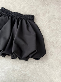 Juodas sijonas "Chic Skirt"