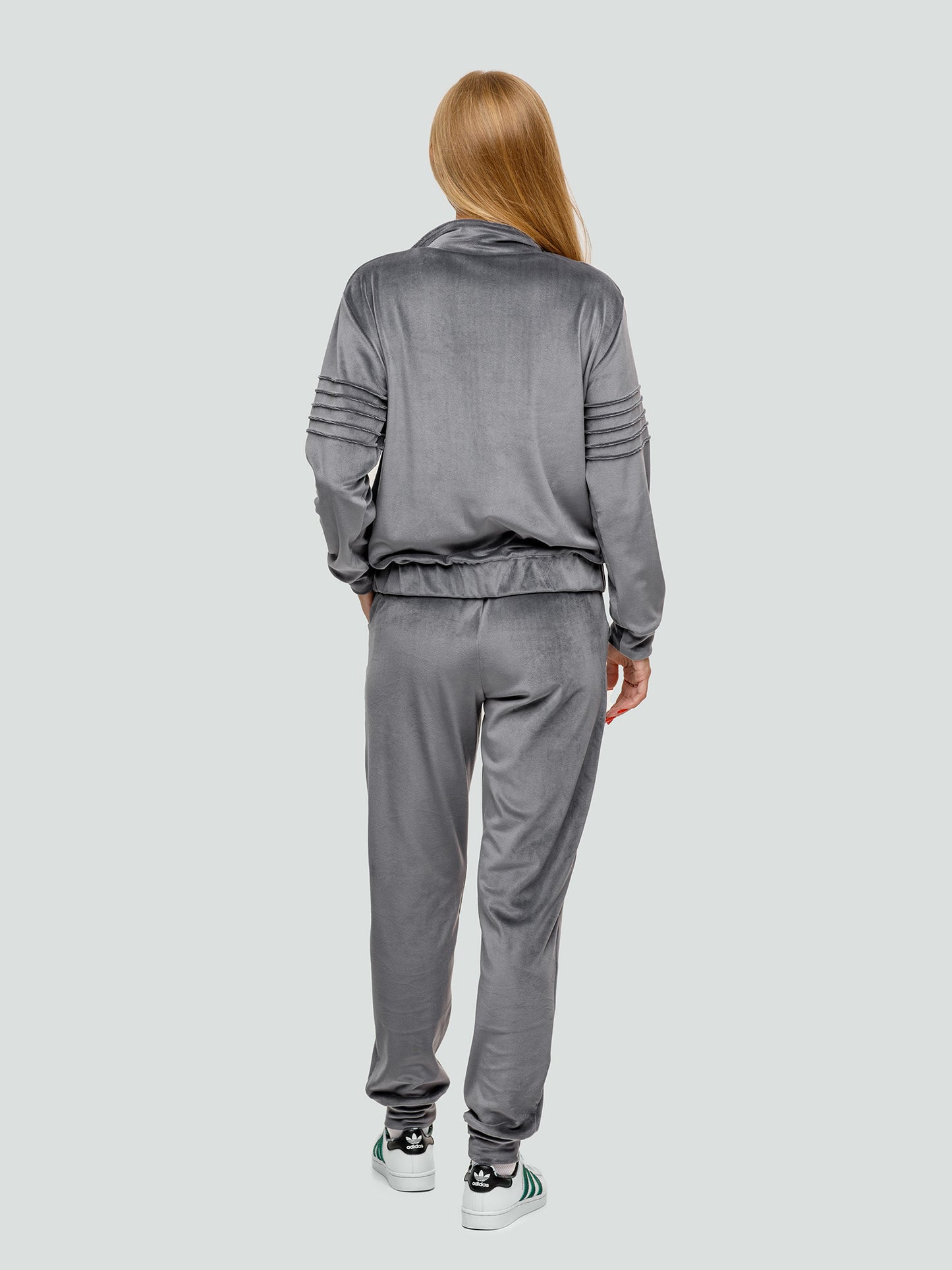 Veliūrinis laisvalaikio kostiumėlis moterims "Soft grey"