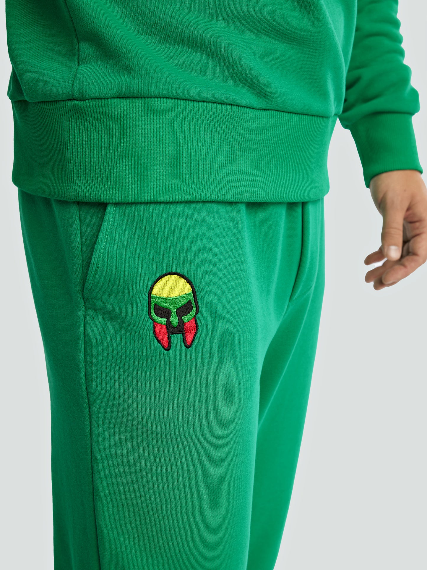 Žalias laisvalaikio kostiumas vyrams "Los Lituanos" su siuvinėta trispalve - Losmados