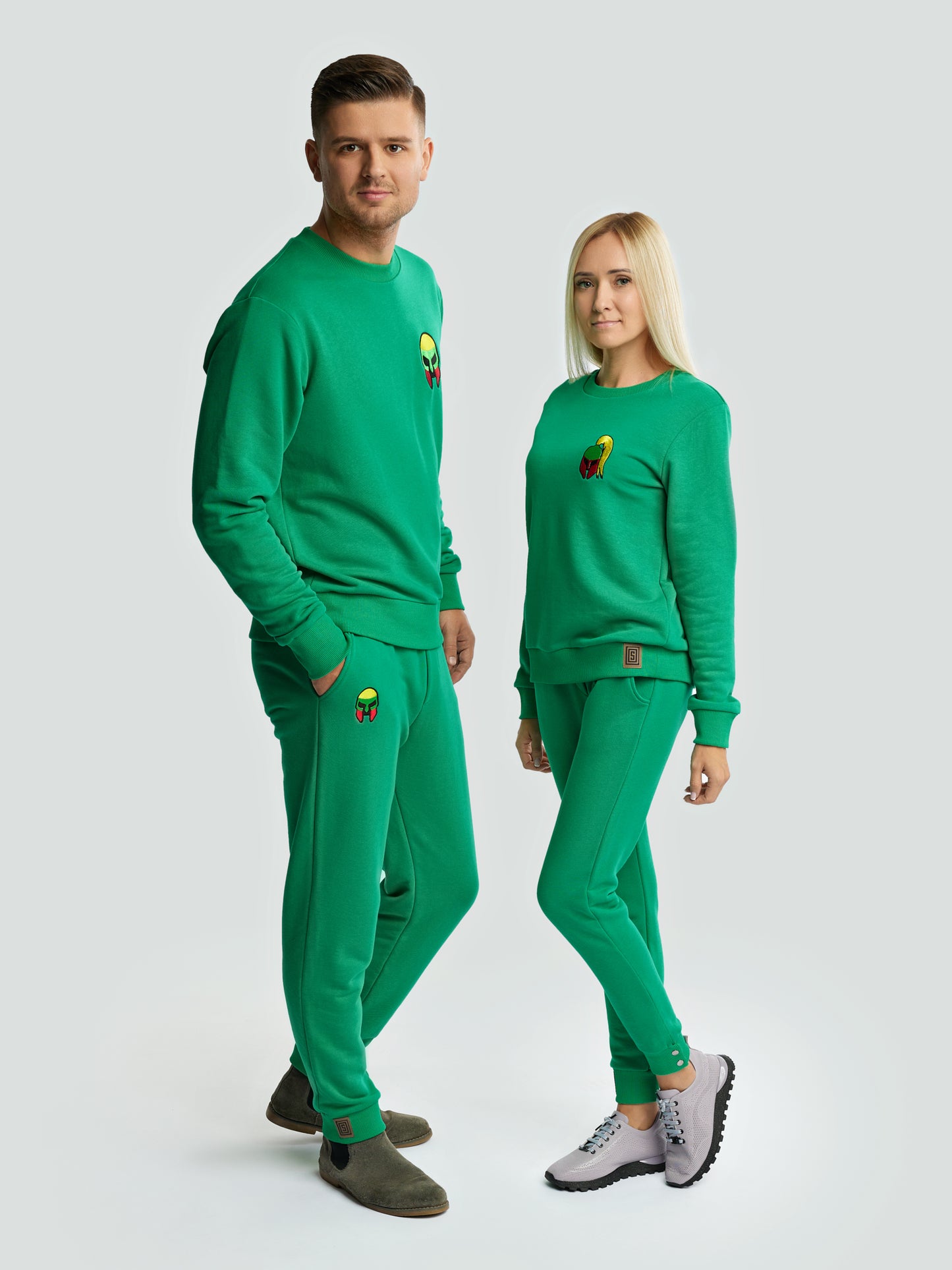 Žalias laisvalaikio kostiumas vyrams "Los Lituanos" su siuvinėta trispalve - Losmados