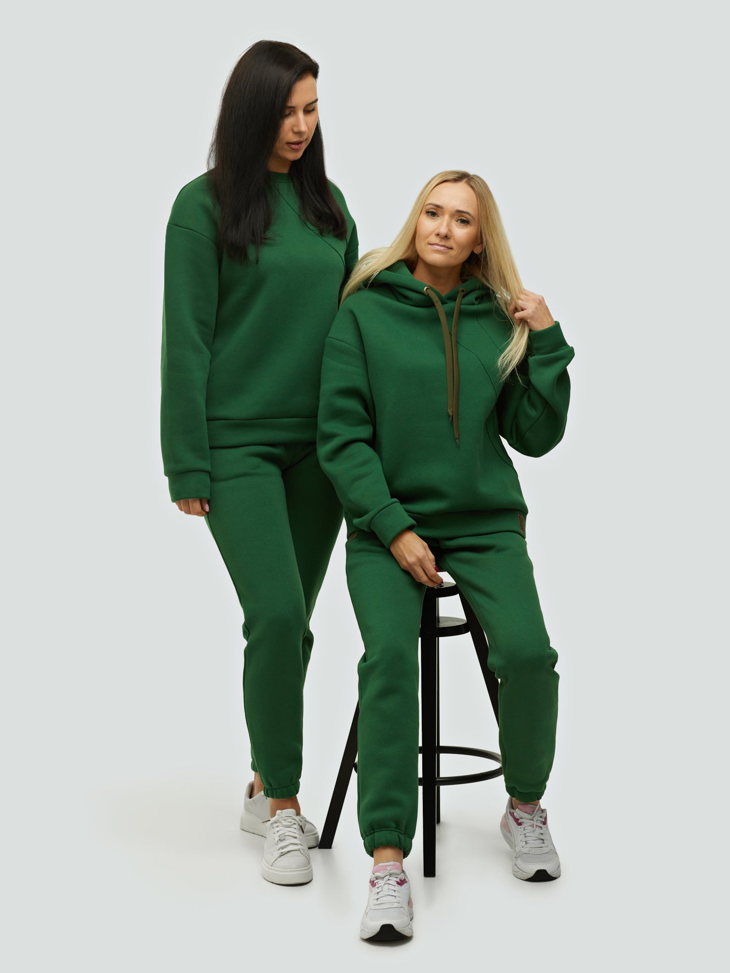 Žalias laisvalaikio kostiumėlis moterims "Comfort" su pūkeliu - Losmados